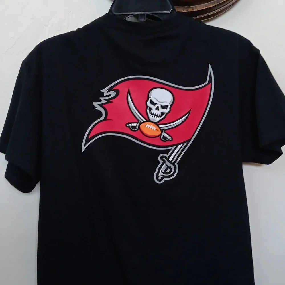 NFL Tampa Bay Buccaneers Licensed TShirt - Picture 5 of 5